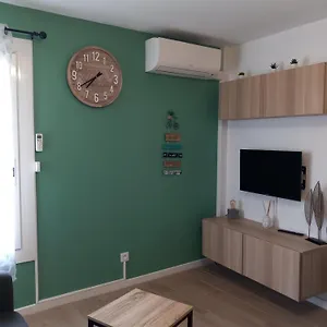 Appartement Climatise Avec Place De Parking Et Classe 2 Etoiles A La Faviere, Bormes-les-Mimosas